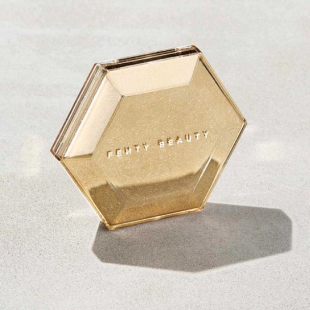 Fenty DIAMOND BOMB ALL-OVER DIAMOND VEIL NewUnopened. Color: Cognac Candy